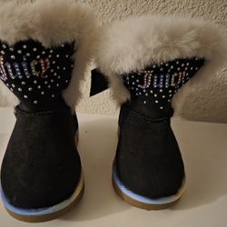 Juicy Couture Girls Winter Fur Boots Warm Insulated Fashion Booties Mid Calf Outdoor Snow Boot for Toddler/Little Kid/Big Kid
Sz5 Toddler 