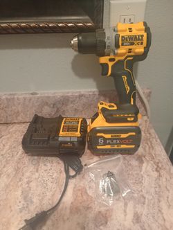 New Dewhalt Drill with New Battery and Charger - Firm Price 