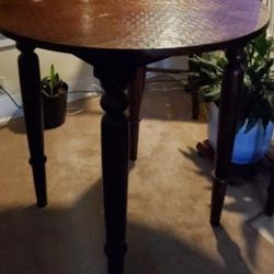 Bar Table with two bar stools 