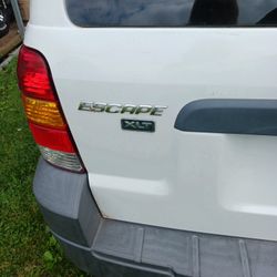 Ford Escape White V6 Miles 186  Good Tries Runs Good Need Transmission 