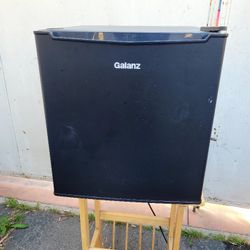 Mini-fridge 