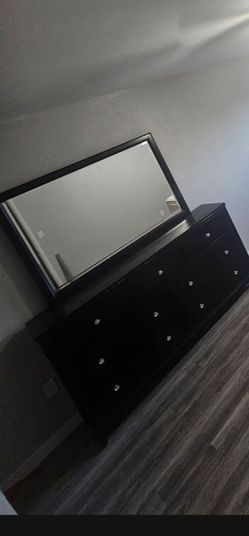 Elegant 7 drawer dresser