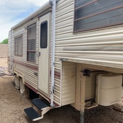1988 Companion Camper 5th Wheel Trailer