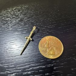 14K GOLD DAGGER PENDANT