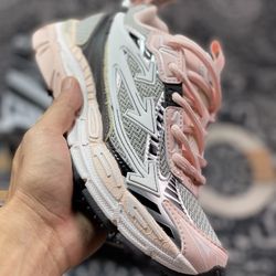 OFF-WHITE Be Right Back