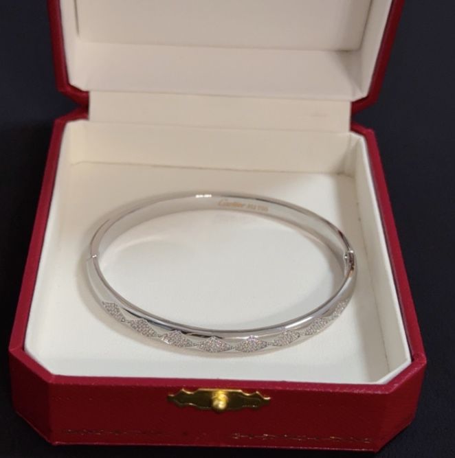 Wide patterned diamond-shaped bracelet