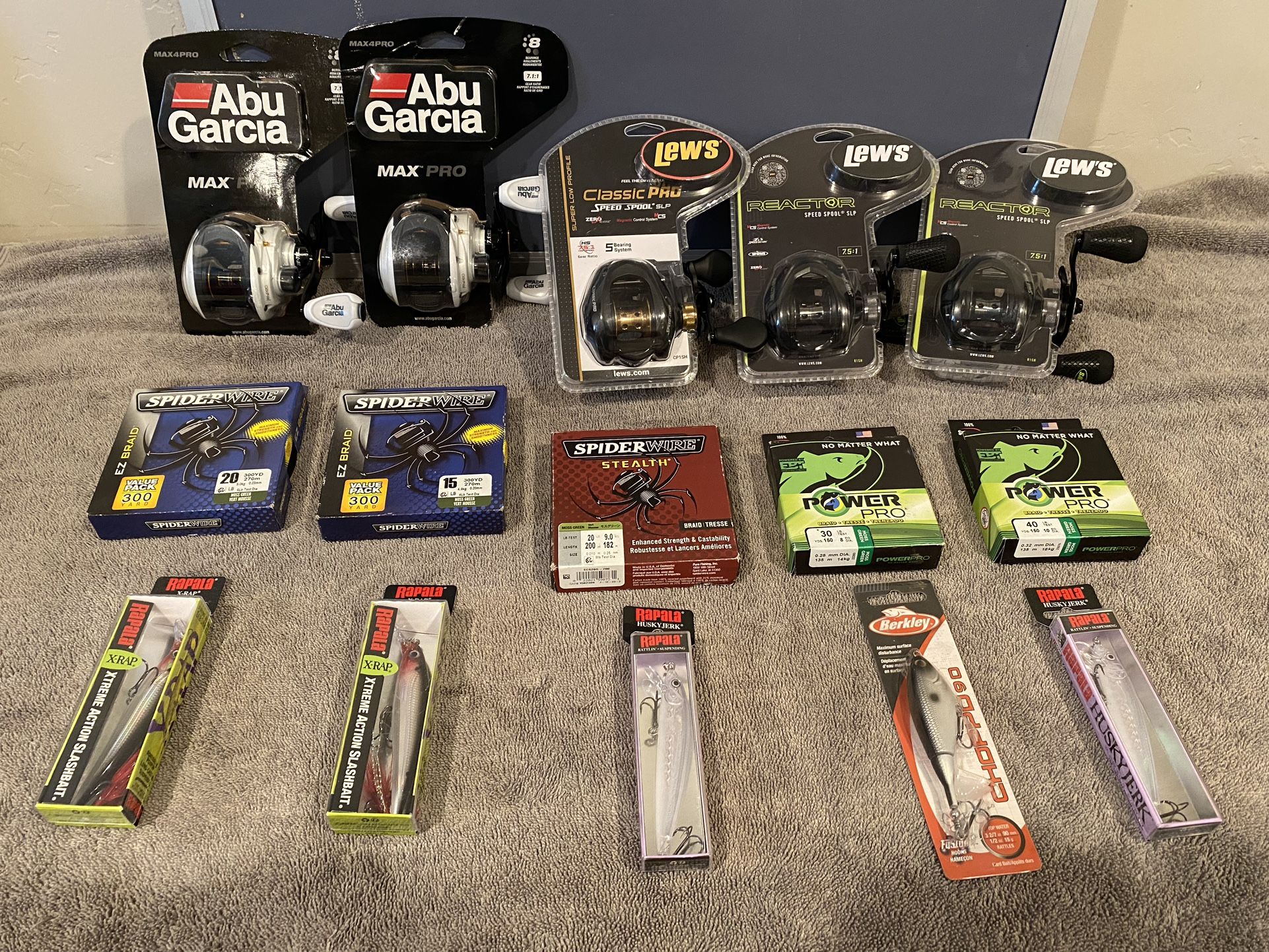 FISHING GEAR REEL BUNDLE