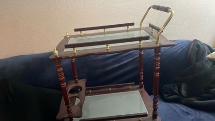 Drink serving table