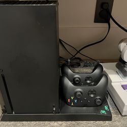 XBOX SERIES X WITH TWO CONTROLLERS WITH CHARGING COOLING STAND ACCESSORIES