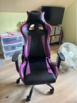 purple and black gaming chair
