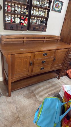 Side board hutch good condition