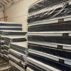 Queen Size Mattress Pillow Top 12"       New Mattress.  