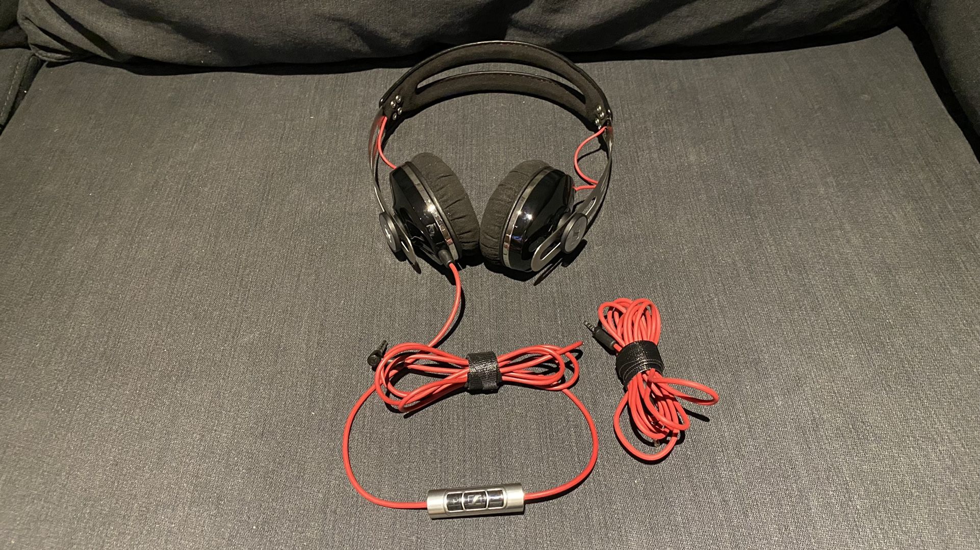 SENNHEISER MOMENTUM HEADPHONES BLACK AND RED for Sale in Los