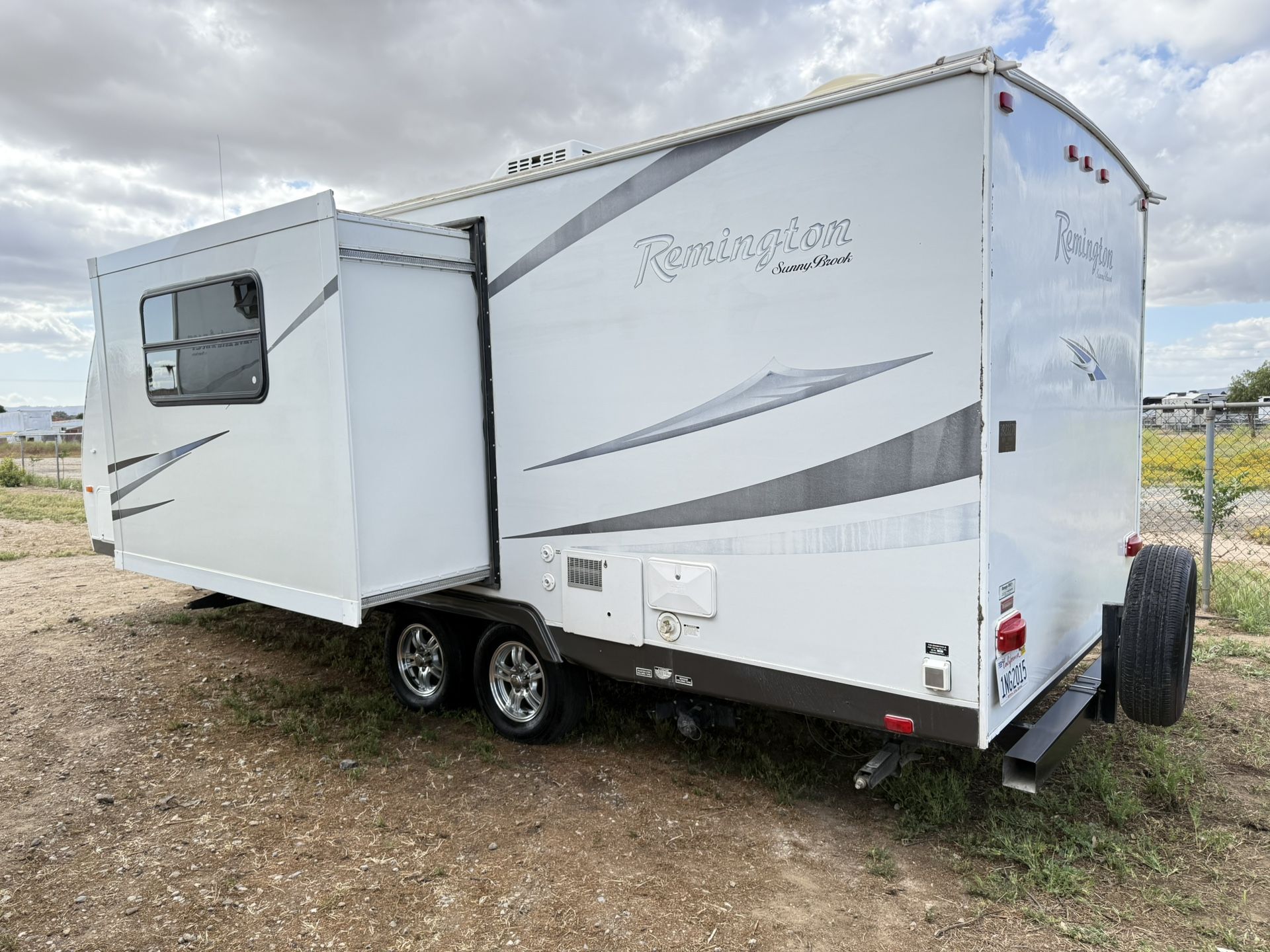 2013 Sunny brook very dirty Fair condition everything works