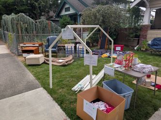 LAST DAY! Multi Family Yard Sale