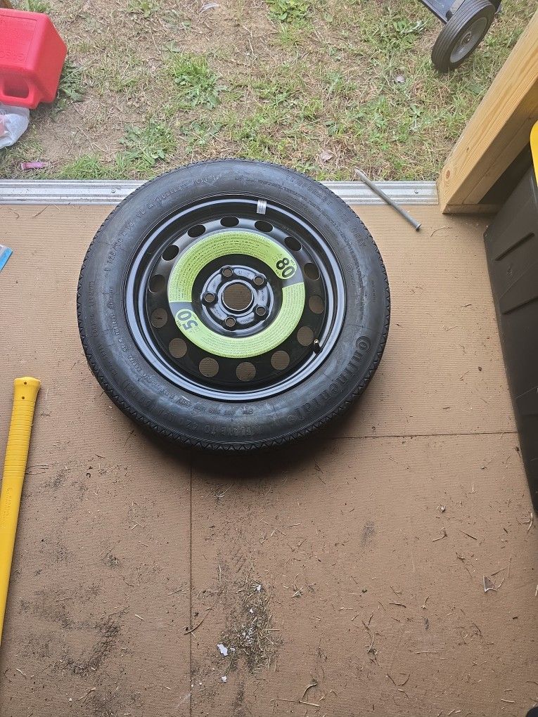 Tire. 125/90 R16