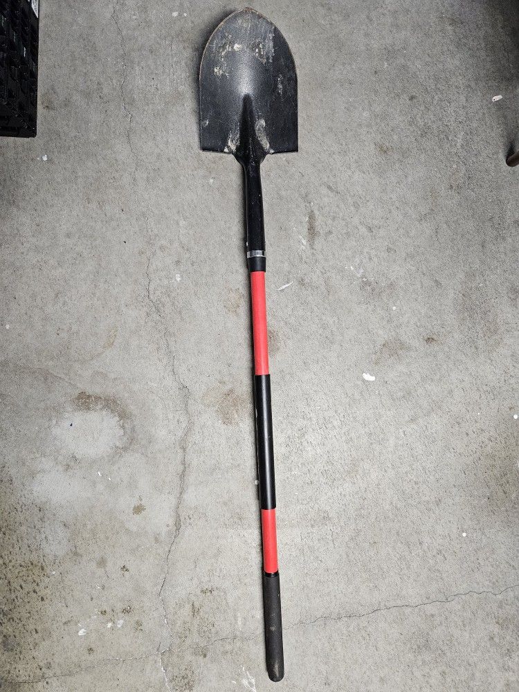 Corona 48" Round Point Hollow-Back Shovel