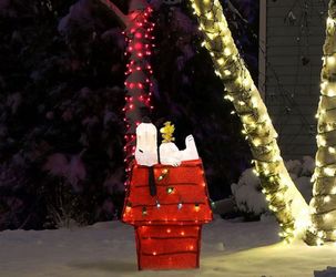 Lighted Soft Tinsel Snoopy On Dog House Sculp