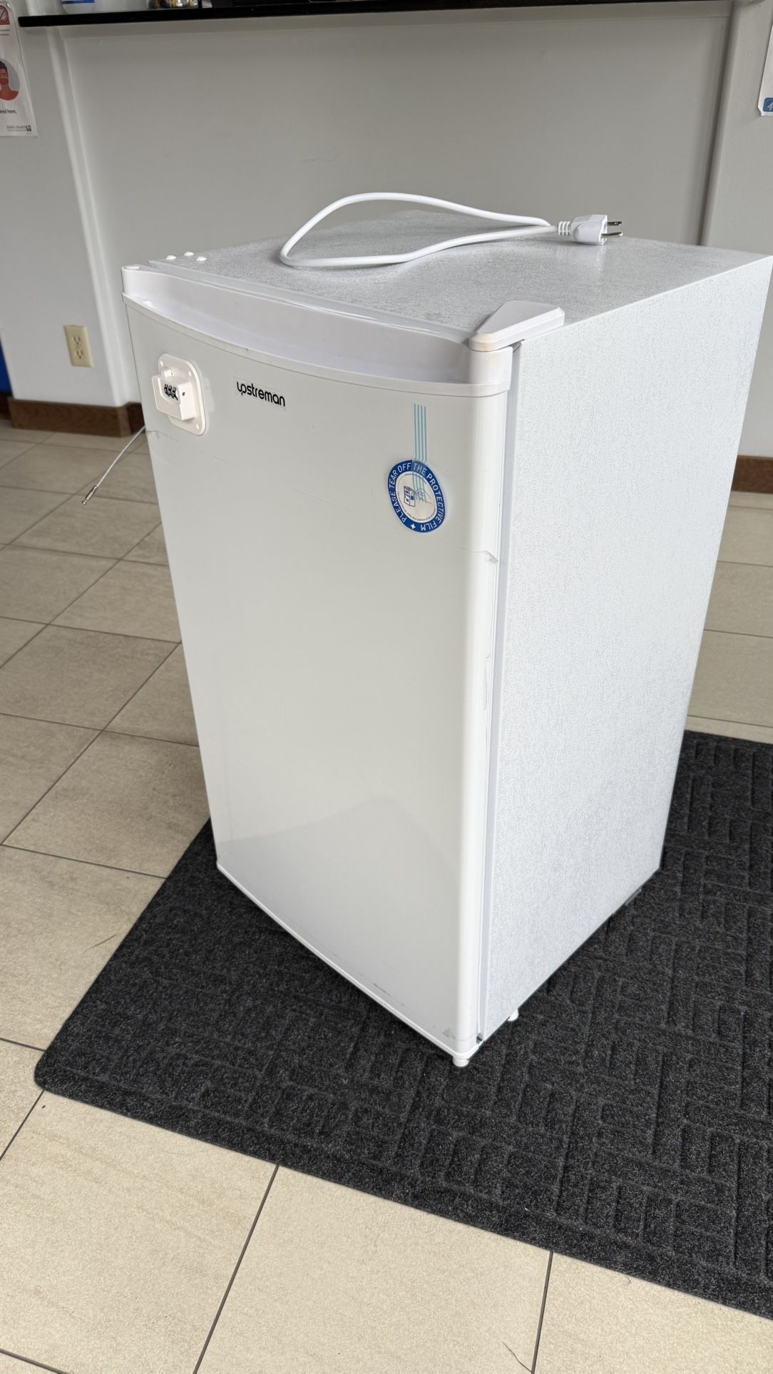 Mini Refrigerator, Works Well