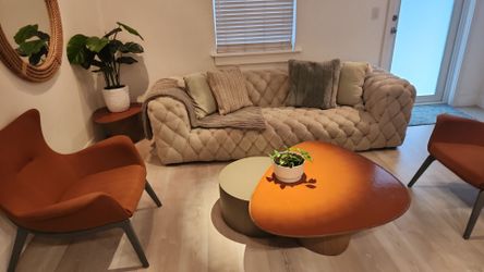MOVING OUT SALE.WHOLE ENTIRE ARTEFACTO LIVING ROOM.EVERYTHING INCLUDED ,SOFA, TABLES , CHAIRS ,MIRROR, TV .