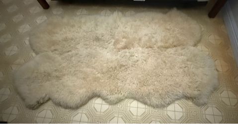 Genuine Large Quad Sheepskin Rug (4-Pelt) - Excellent Condition