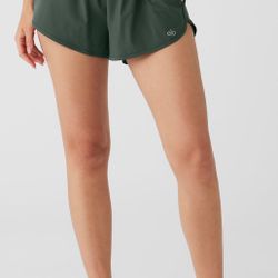 Alo Yoga Ivy League Dolphin Short- M
