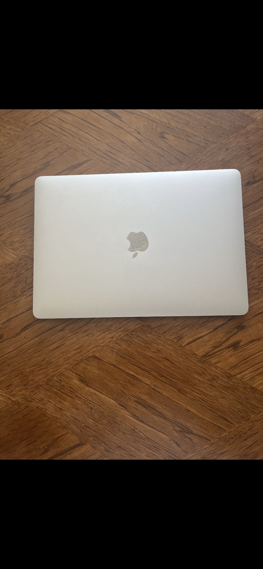 MacBook Laptop 13.3”