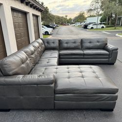 Sofa/Couch Sectional - Leather - Macy’s - Delivery Available 🚛