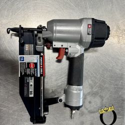 Pneumatic 16-Gauge 2-1/2 in. Nailer Kit
