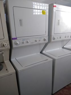 Frigidaire 27 in stackable washer/dryer in excellent conditions with 4 months warranty