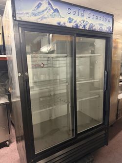True Mfg Double Sliding Glass Door Merchandiser Cooler GDM-45