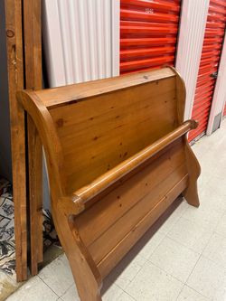 Full sleigh bed