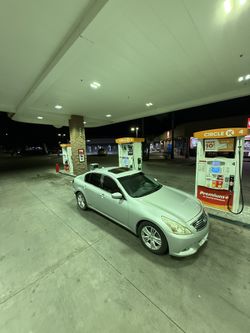 G37 2011 Sedan