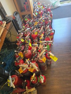🧯Stack of assorted working fire extinguishers ( all need Hydro) $6-8 ea.