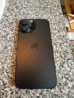 UNLOCKED IPHONE 15 PRO MAX/ SEE DESCRIPTION