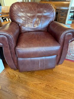 Leather Recliner from Lane 40w x 38d Smoke an pet free