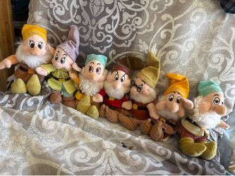 7 dwarfs plushies