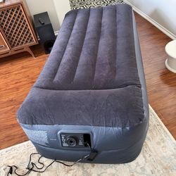 Twin Blow up mattress