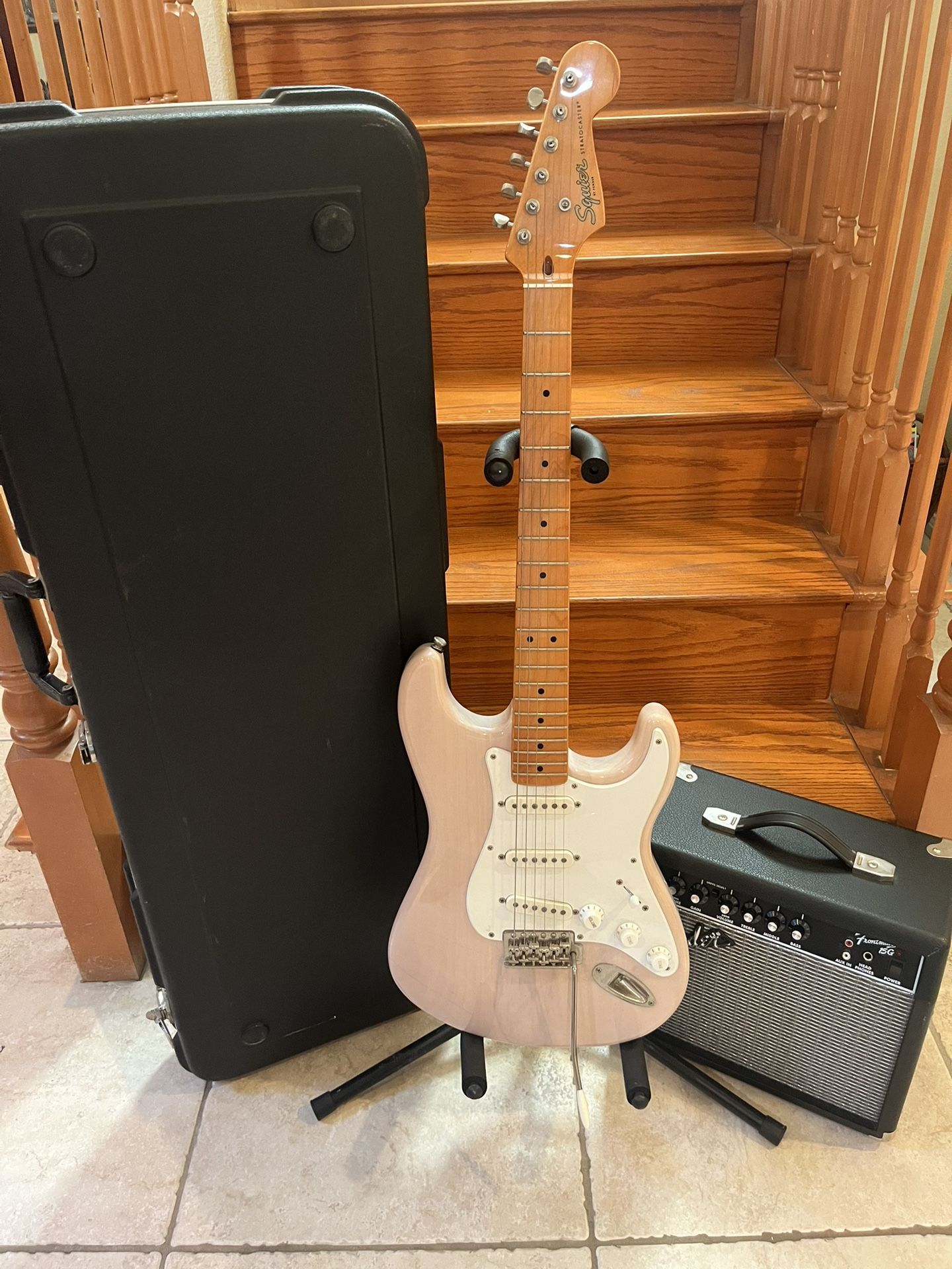 Squier Classic Vibe Stratocaster (Mint) W/ Hardshell Case Fender Amp