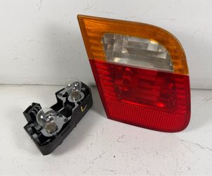 2002-05 BMW E46 330i 325i DRIVER REAR INNER TRUNK TAIL LIGHT