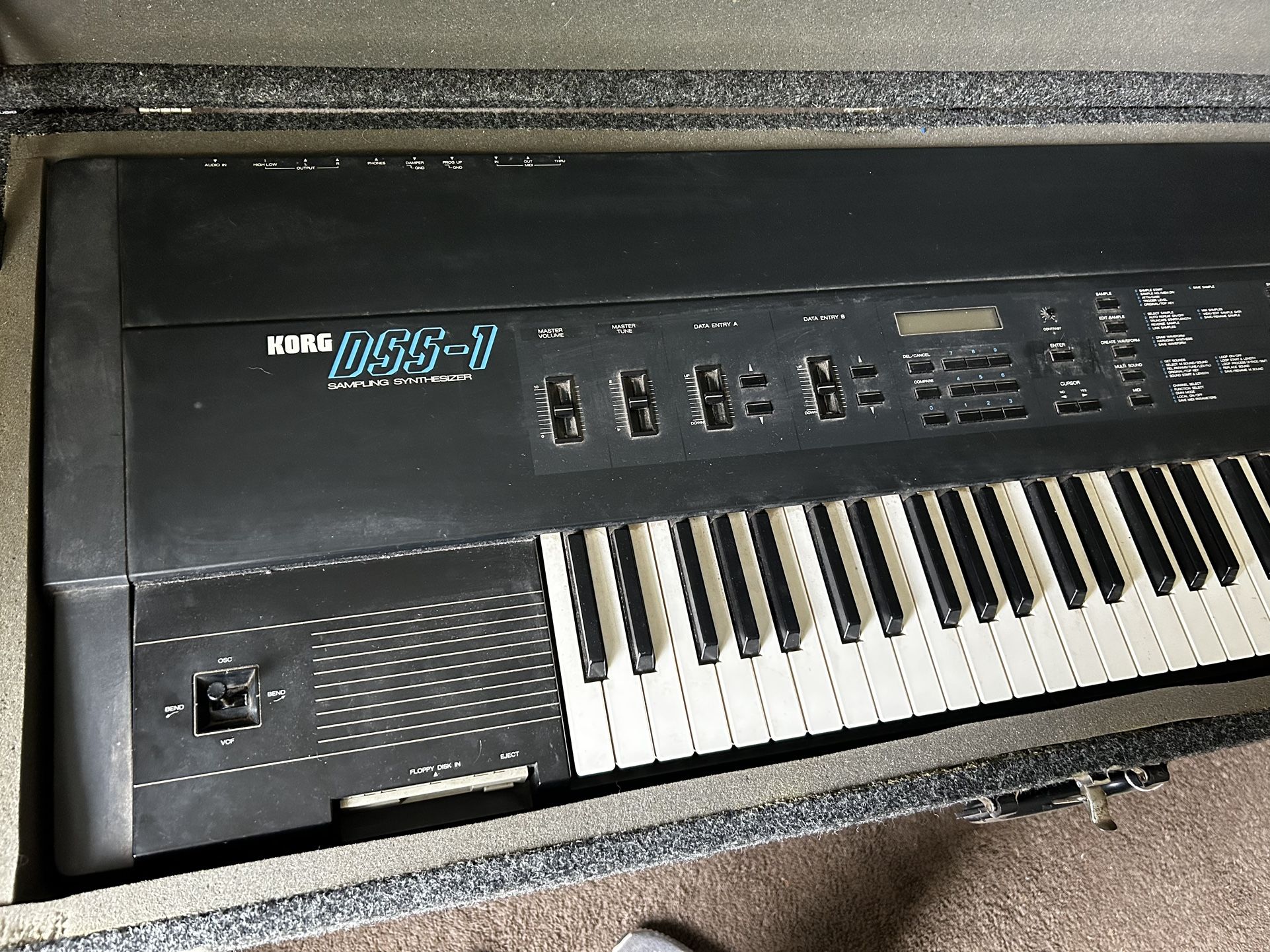 MIDI SYNTH&SAMPLER Korg DSS-1 used 80s Synthesizer Analog With Piano Sounds & Manual