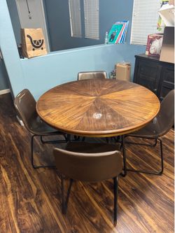 Dining Table - Round with 4 Chairs