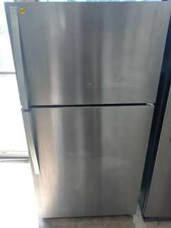 Whirlpool stainless steel top freezer refrigerator - Free delivery