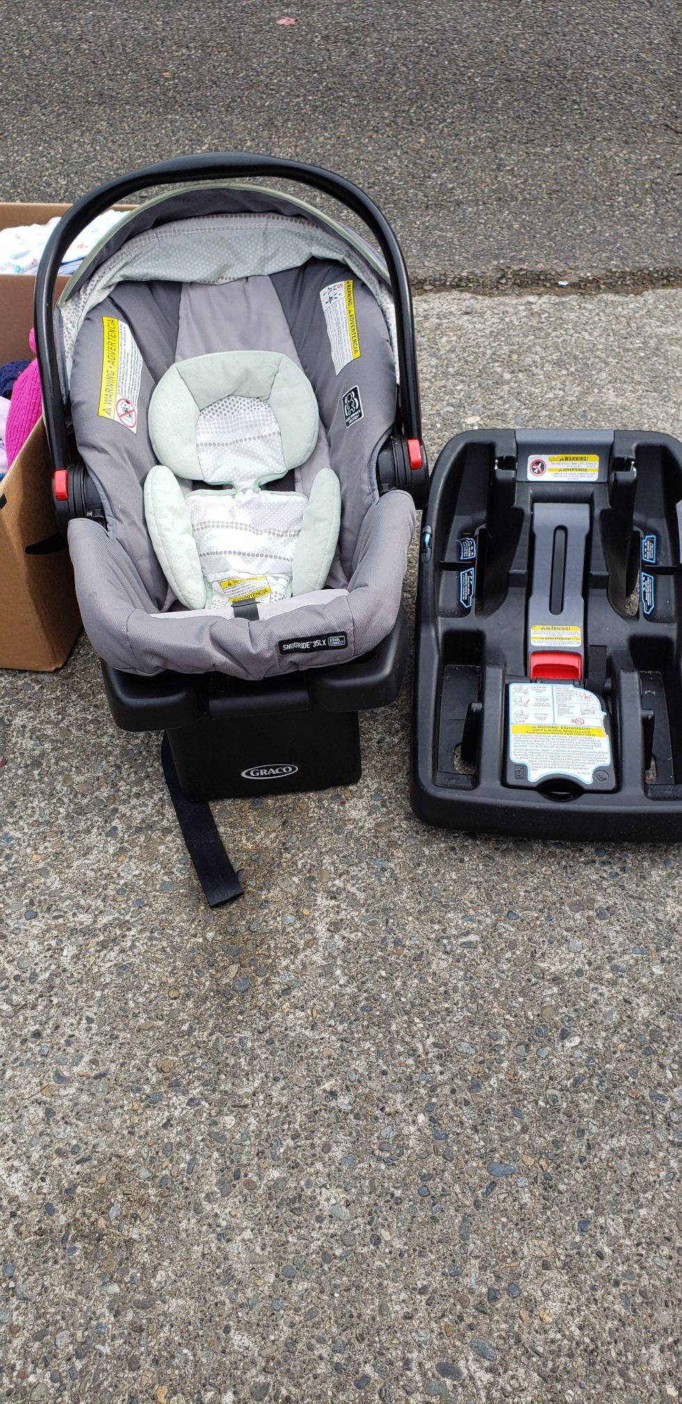 infant car seat with extra base Pending pick up!
