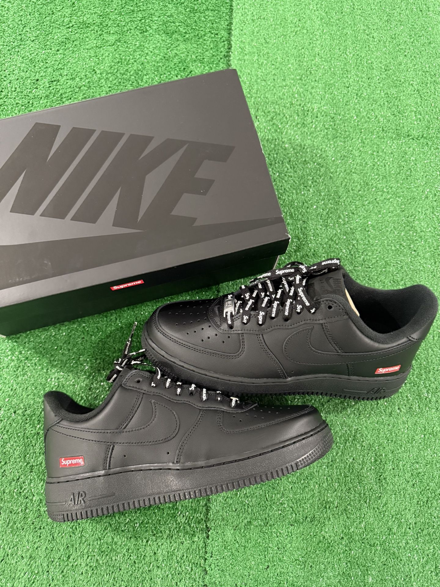 Nike Air Force 1 Low Supreme Black