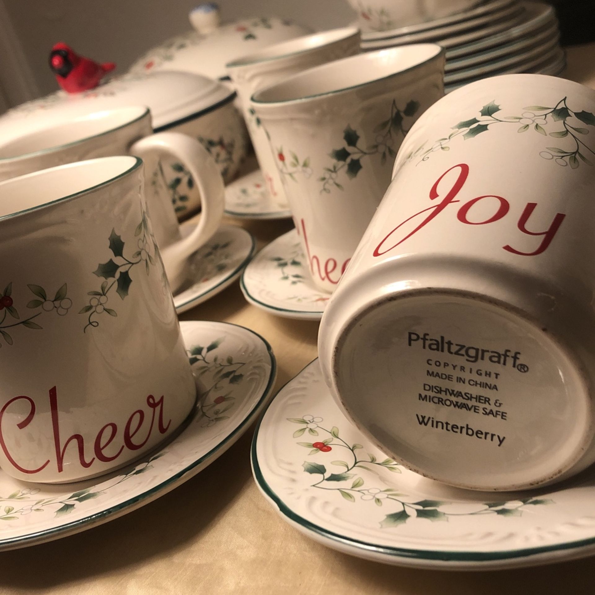 Pfaltzgraff, Winterberry design