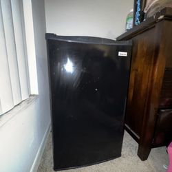Magic Chef Mini Fridge With Freezer