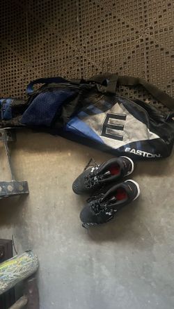 Baseball Under Armour lead off cleats and baseball bat carrier