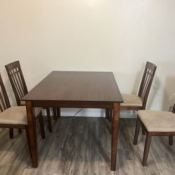 Dinner Table/Dining Table 