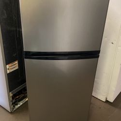 Danby 10 Cu Ft Top Freezer Refrigerator 